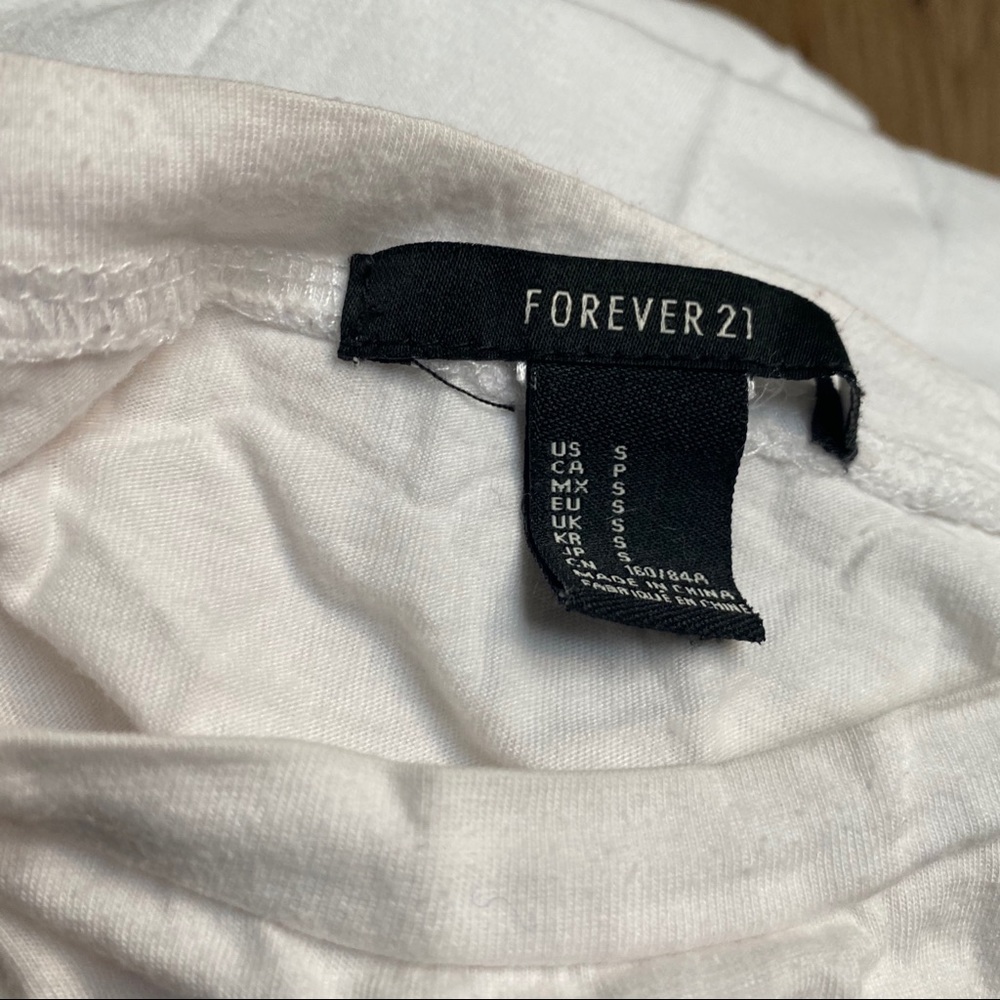 3 for 12 | F21 Black and White Graphic tee oversized top size Small - Picture 4 of 6